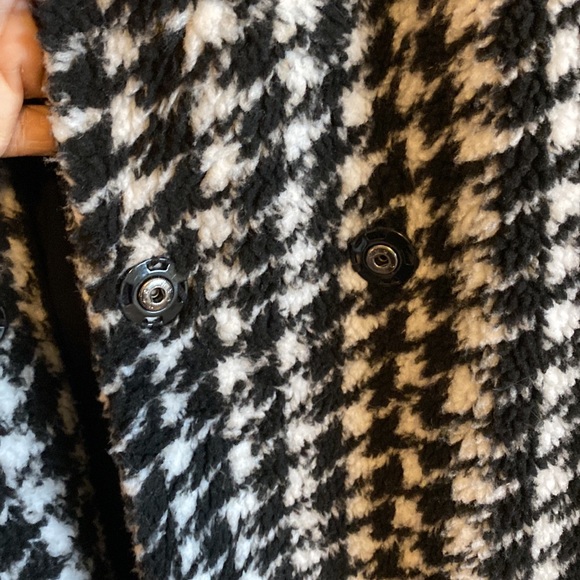 Catherine Malandrino Faux Shearling Houndstooth
Boucle Coat - Picture 5 of 7